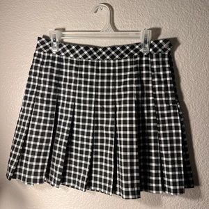 H&M Divided Brand Black and White Plaid Skirt, Size 10